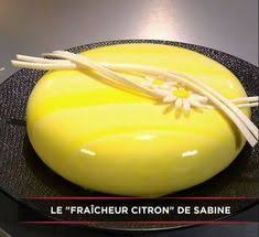 Je Vous Presente Le Gateau Choisi Par Cyril Lignac Lors De L Emission Du 23 08 Il S Agit D Un Entremet Citron Praline Dessert Fraise Entremet Citron Citron