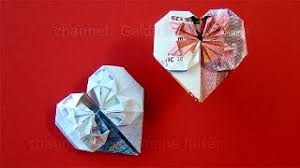 Nehmen sie einen geldschein und legen sie ihn quer. Geldschein Falten Herz Geldgeschenke Basteln Hochzeit Geld Falten Herz Diy Origami Herz