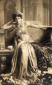Mata hari in 1906, soon after the dutchwoman reinvented herself as an exotic dancer. Die 43 Besten Ideen Zu Mata Hari Margaretha Geertruida Zelle Alte Fotos Frauen Fotos Bauchtanz