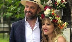 Wielokrotnie nagradzany za rolę wiktora w spektaklu made in poland przemysława wojcieszka w teatrze im. Janusz Chabior Zapatrzony W Nowa Zone Na Wakacjach Towarzyszy Im Znany Kabareciarz Nagranie Super Express Wiadomosci Polityka Sport