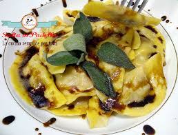 Insalata di zucchine e funghi. Agnolotti Ripieni Con Peperoni Salame Formaggio E Aceto Balsamico