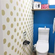 簡単 安いから気軽にできる 100均グッズでトイレをおしゃれにdiy folk トイレ おしゃれ トイレ 蓋 100均 ボックス