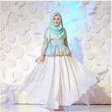 20 model gamis terbaru dian pelangi gamis model baju gamis brokat dian pelangi ig dianpelangi gamis brokat dengan model v neck dan potongan. 15 Inspirasi Model Baju Lebaran Dian Pelangi Terbaru 2022
