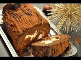 Une Idee De Buche Pour Votre Reveillon Genoise Forte En Chocolat Couche Croustillante A La Pra Buche De Noel Aux Marrons Entremet Chocolat Desserts Francais