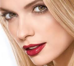 Trang điểm cô dâu đẹp 2014 với màu môi đậm. Honey's Bridal