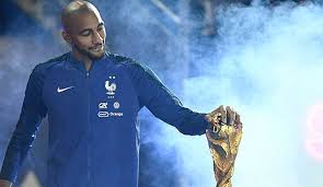 Le joueur originaire de la région parisienne a été interrogé à propos des contacts. Steven N Zonzis Aussergewohnlicher Weg Vom Zweitliga Absteiger Zum Weltmeister