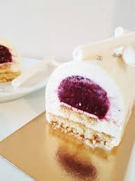 Buche Vanille Fruits Rouges Etincelle De Patisserie Buche De Noel Vanille Framboise Gateaux Et Desserts Gateau Fruits Rouges