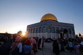Jerusalem 90 Mille Fideles A Al Aqsa Pour La Priere De L Aid El Fitr