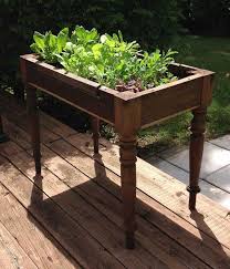 How To Make A Lettuce Table From Cast Off Furniture Vegetable Garden Raised Beds Building A Raised Garden Diy Garden Bed