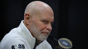 Proč Jim Knowles odešel: Filozofický střet na Ohio State vede k novému  začátku, historické výplatě na Penn State : r/CFB