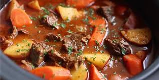 Le Ragout De Boeuf De Grand Maman C Est Le Meilleur Recettes Ma Fourchette Jamaican Beef Stew Jamaican Dishes Recipes