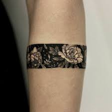 Armband Tattoo 60 Awesome Ideas For A Perfect Armband Tattoo Forearm Band Tattoos Cuff Tattoo Wrist Tattoos For Guys