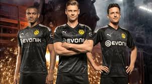 Browse kitbag for official borussia dortmund kits, shirts, and borussia dortmund football kits! Didominasi Warna Hitam Dortmund Resmi Luncurkan Jersey Tandang