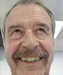 În acest nume spaniol , primul sau paternul nume de familie este fox, iar al doilea nume matern sau quesada. File Vicente Fox Quesada Jpg Wikimedia Commons