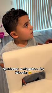 Cuando tu cantante preferido se guelve el cantante preferido de tu hijo. ❤️  #LanguageLearning #fyp #foryou #parati @Jay Wheeler @ZHAMIRA