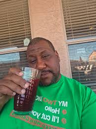 Smoking along just fine while we float in the pool. A pan of apple juice to  add flavor under it