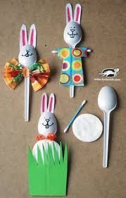 Basteln Mit Kindern Aus Plastikloffeln Werden Bunte Osterhasen Diy Ostern Easy Easter Crafts Easter Bunny Crafts Easter Crafts