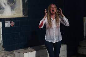 Hobb springs is being looked after under the watchful care of jackson and sally, a socially awkward couple who. Kritiken Kommentare Zu Wrong Turn 6 Last Resort Moviepilot De