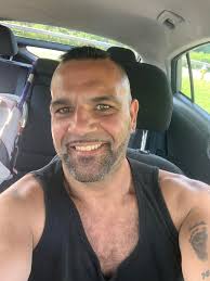 Italian man seeking fun and spontaneous woman