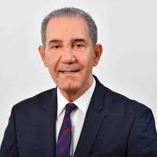 El ministro de la MESCyT Franklin García,...