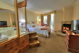 Book A Jacuzzi Room At The Edgewater Hotel In Gatlinburg Tn Jacuzzi Room Edgewater Hotel Gatlinburg Hotels
