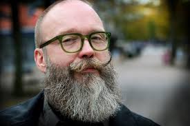 När jag läser vittnesutsagor är det svårt att inte gråta”