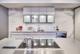 La funcionalidad de este nuevo espacio, diseñado en las cocinas, es además del aspecto. Encimeras Porcelanicas Con Efecto De Piedra Natural Elementos En Auge En Las Cocinas Actuales