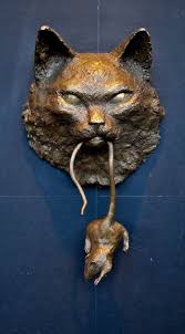 door knocker consisting of a cat presenting me with a dead mouse fosterginger pinterest com more pins lik home decor door knockers door handles ドアノッカ