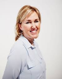 Erin Kirwan's Instagram, Twitter & Facebook