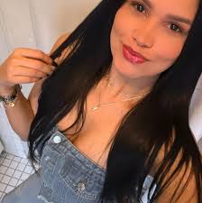 Is anyone planning to cross the border from Colombia to Venezuela by bike?