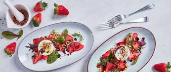 10 Recettes A Base De Fraises Pour Emoustiller Les Papilles La Recette Recette Fraiche Recette A Base De Fraise Cuisson Des Aliments