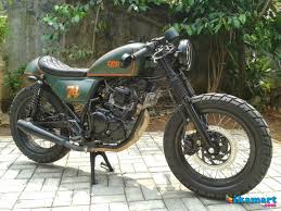 Untuk urusan bentuk tangki, modifikator hanya mengukur dimensi tempat duduk, dibuat dengan tinggi sekitar 70 cm dari atas tanah. Dijual Yamaha Scorpio Modif Caferacer Gahar Motor