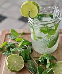 Limonade Selber Machen 4 Trend Rezepte Mit Zitrone Erdbeer Oder Ingwer Limonade Selber Machen Limonade Rezept Getranke Alkoholfrei