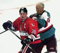 Gordie howe might have been a world champion boxer. Alex Parker On Twitter In 1997 Gordie Howe Played One Shift For The Detroit Vipers Vs The Kansas City Blades