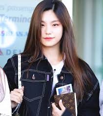 A Imagem Pode Conter 1 Pessoa Garotas Feminino Kpop
