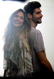 El cantante español alvaro soler vino al set de latinx now! Jennifer Lopez Habla De Su Nueva Cancion Junto A Alvaro Soler