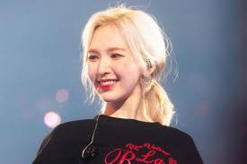 Wendy (웬디) is a south korean singer under sm entertainment. Red Velvet Singer Wendy Breaks Pelvis And Arm After Falling During Rehearsal For Seoul Show Entertainment News Top Stories The Straits Times