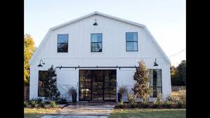 If you want to know how to get the fixer upper look without being on the show, check this out and find some of the links to the items used in this home for staging. Hgtv Show Hosts Upset Over Fixer Upper Homes Becoming Rentals In Texas Town 10tv Com