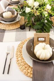 2 Ways To Impress Without The Stress For Friendsgiving Discover A World Marke Thanksgiving Tablescapes Thanksgiving Entertaining Thanksgiving Table Settings