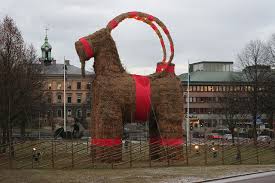 Jag är världens mest kända halmbock, gillar jul och har svårt för tändstickor. Gavlebocken Album On Imgur