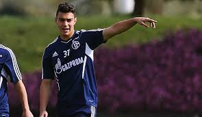 Deine beste freundin kniet neben dir und hält deine hand fest in ihrer. Talent Entscheidet Sich Gegen Dfb