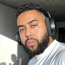 Phil Cason's Instagram, Twitter & Facebook