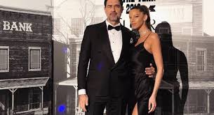 Η όλγα κεφαλογιάννη φορούσε λευκό μακρύ σατέν μεταξωτό φόρεμα με δαντελένια εσάρπα κι έκανε την είσοδο μαζί με τον γαμπρό, με μουσική υπόκρουση τη σύνθεση του μίνου μάτσα, «είσαι εσύ ο. Xwrismos Tempo24 News