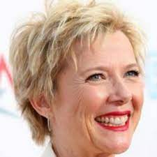 Choisir la bonne coupe après 50 ans. Quelle Coupe De Cheveux Adopter A 60 Ans Doctissimo