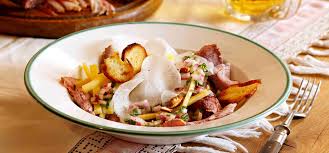 Rindfleischsalat Mit Radi Bergkase Und Laugengrostl Rezept Rindfleischsalat Salat Lebensmittel Essen