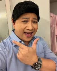 Hulaan n'yo kung sino magho-host ng Wowowin at 5:30pm today? #KuyaWowieTutok