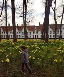 Don T Walk On The Grass A Convent Still Functioning This Is The Most Peaceful Place In Bruges Which You Can Reach By Cr Peaceful Places Visit Belgium Bruges