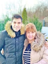 Alexandru bradatan la cea mai vesela nunta in cernauti alexandru bradatan a canta urmatoarele cantece de muzica populara. Solistul Care A SlÄbit 62 Kg NaÈ In Costum Popular Gabriel Dumitru A Botezat Un BÄieÈel In Bucovina Click Mobile