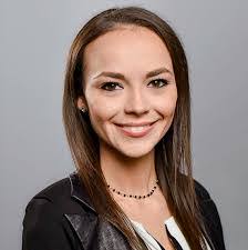 Kimberly Sisk's Instagram, Twitter & Facebook