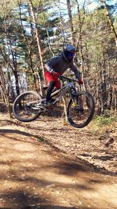 Dans ce jeu de descente vtt vous courir sur des pistes difficiles et amusant. Mars 2021 Tchouktv